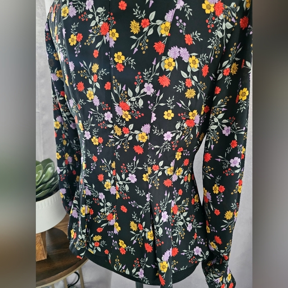 Astr The Label Black & Floral Bishop Sleeve Blouse, Size small - Picture 8 of 9